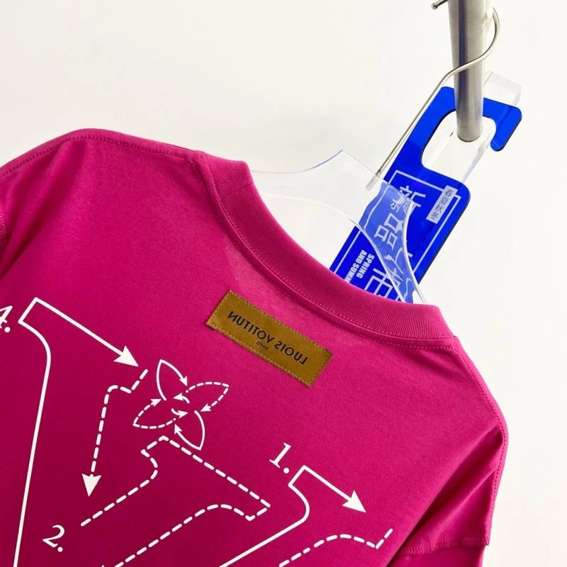 Louis Vuitton T-Shirts UrbanChic 133549