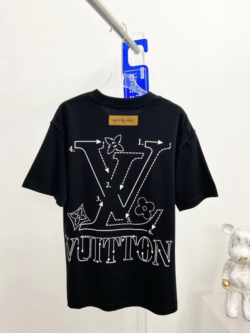 Louis Vuitton T-Shirts UrbanChic 133549