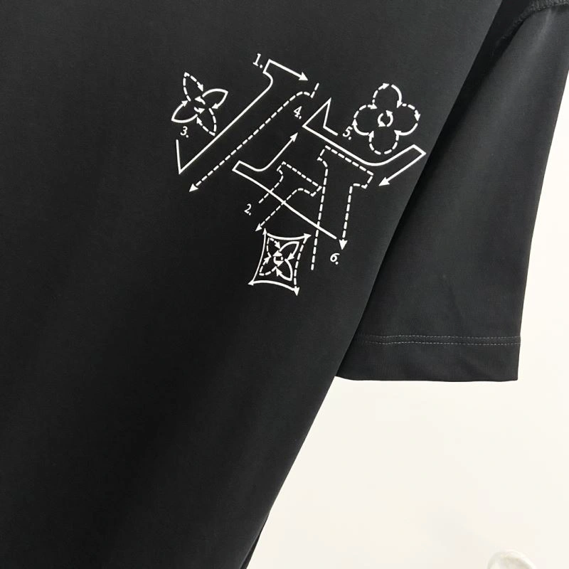 Louis Vuitton T-Shirts UrbanChic 133549