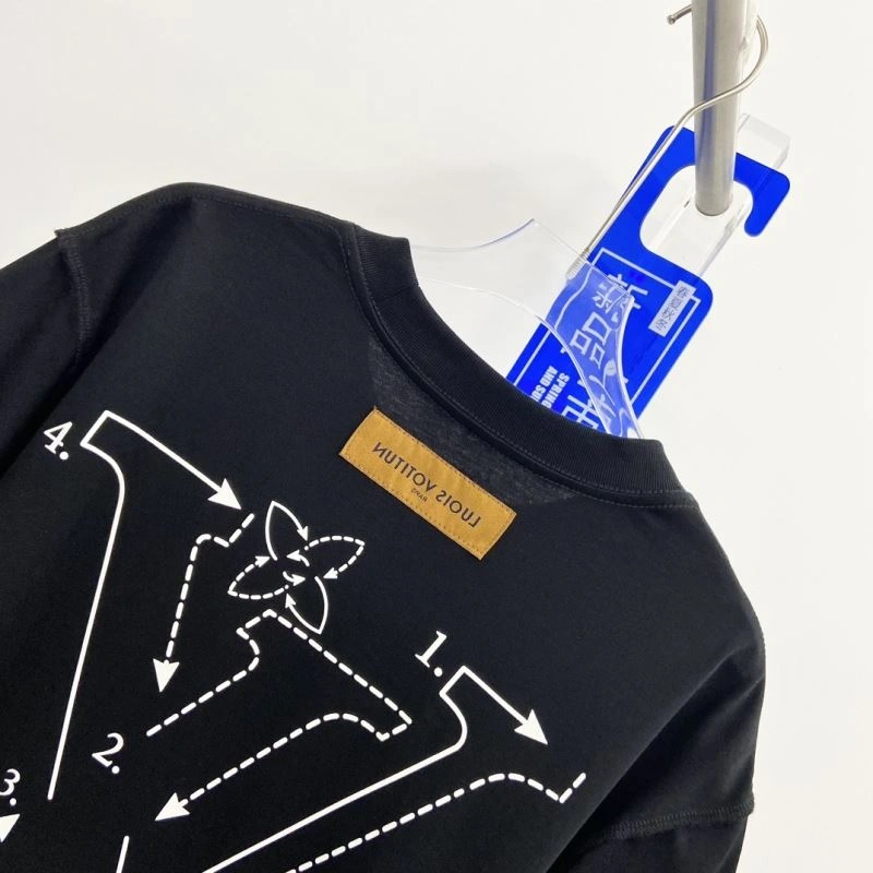 Louis Vuitton T-Shirts UrbanChic 133549