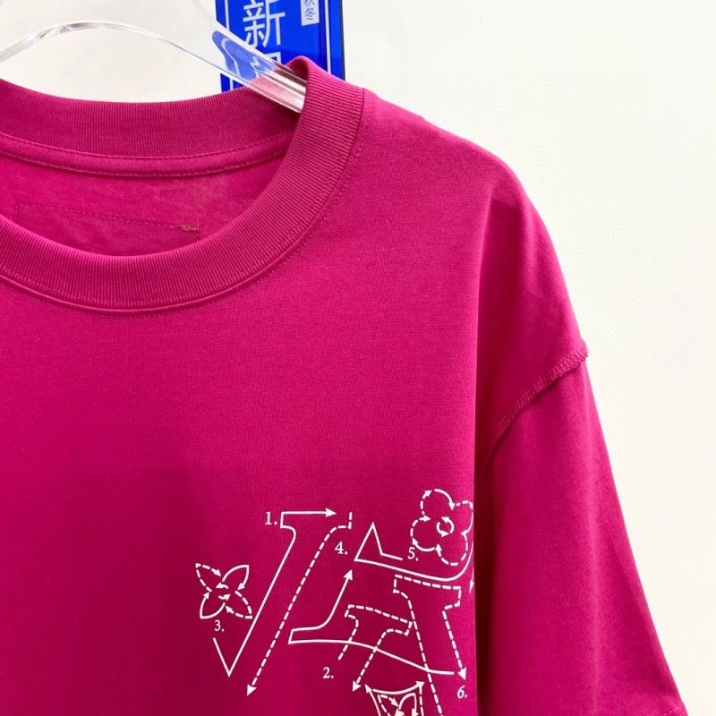 Louis Vuitton T-Shirts UrbanChic 133549