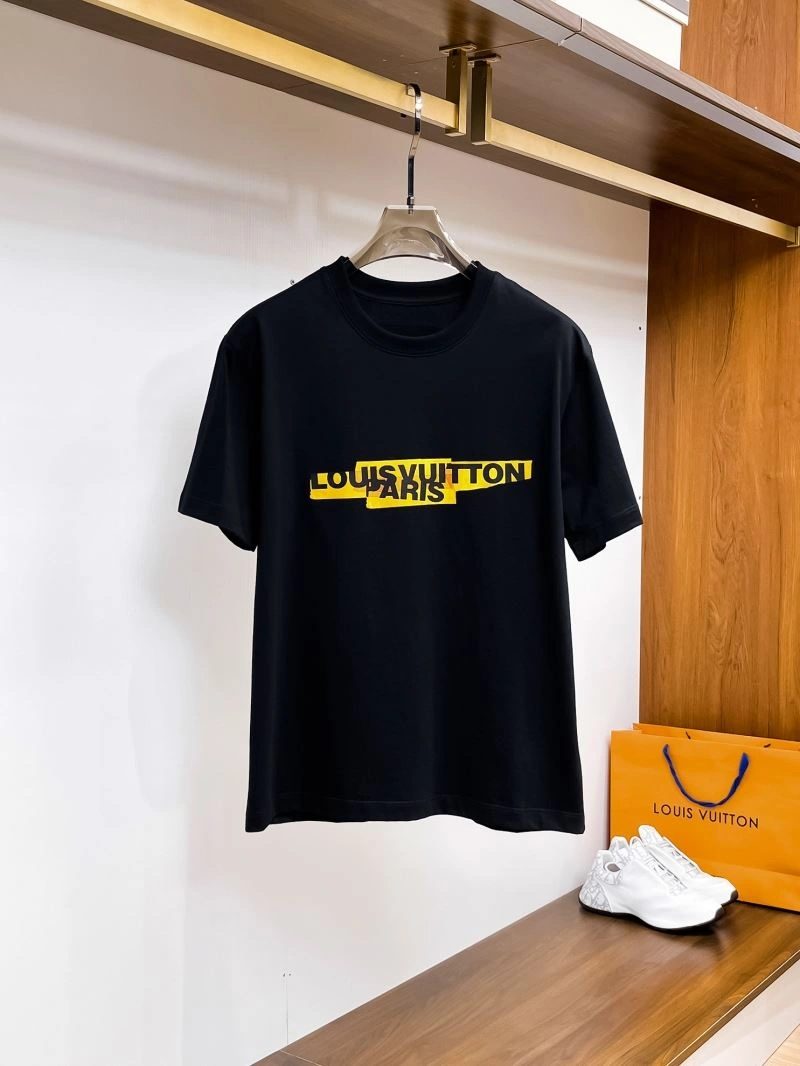 Minimalist Louis Vuitton T-Shirts 133518