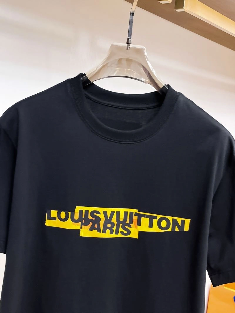Minimalist Louis Vuitton T-Shirts 133518