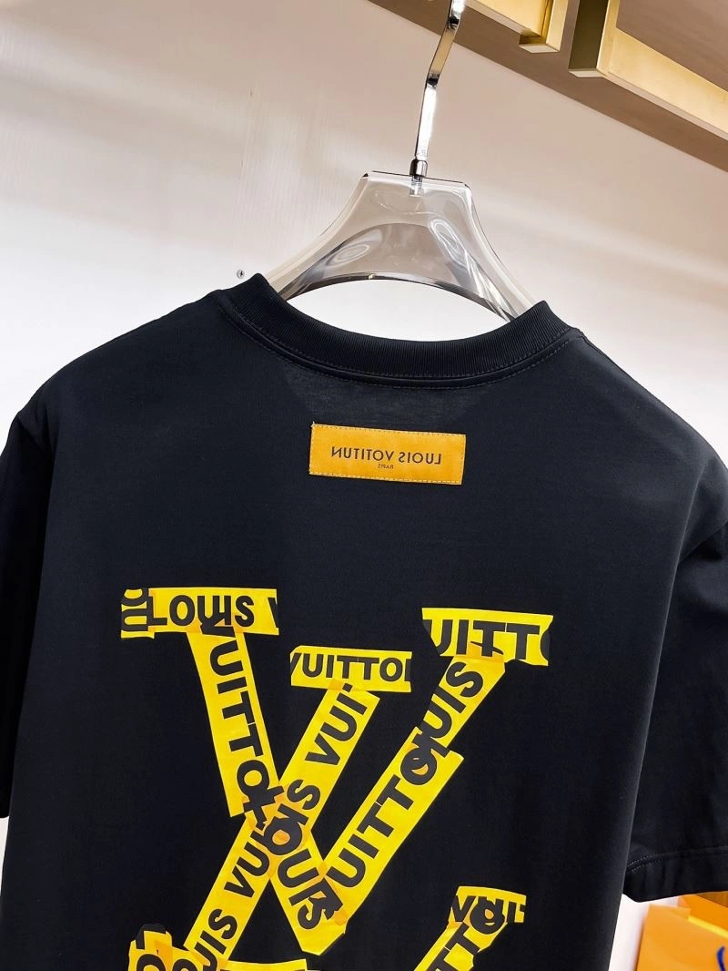 Minimalist Louis Vuitton T-Shirts 133518