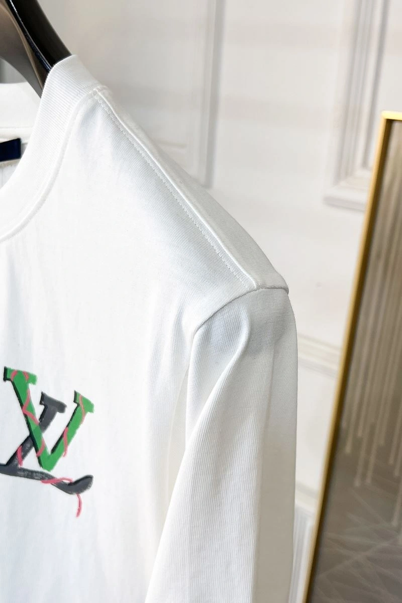 Unisex Louis Vuitton T-Shirts 133503