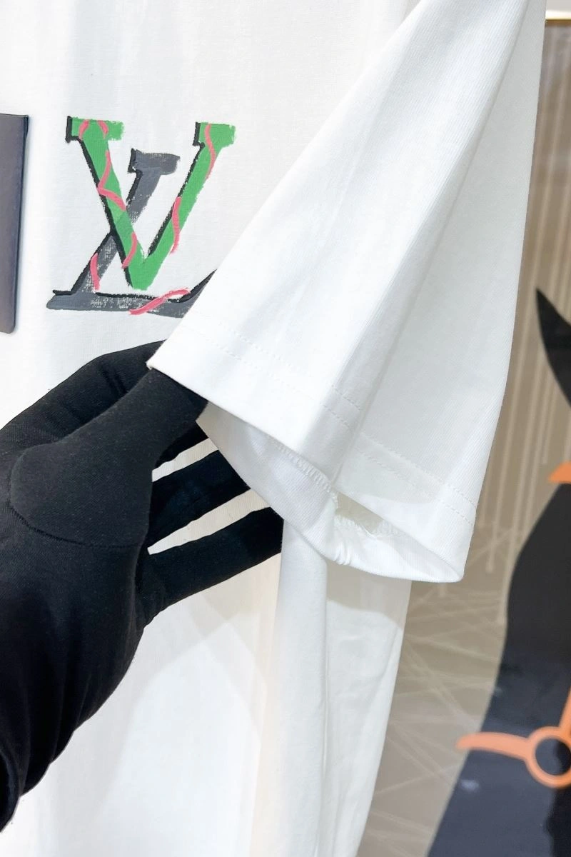 Unisex Louis Vuitton T-Shirts 133503
