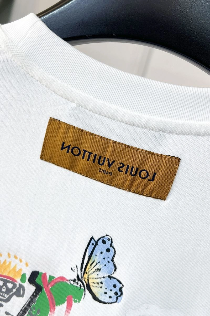 Unisex Louis Vuitton T-Shirts 133503