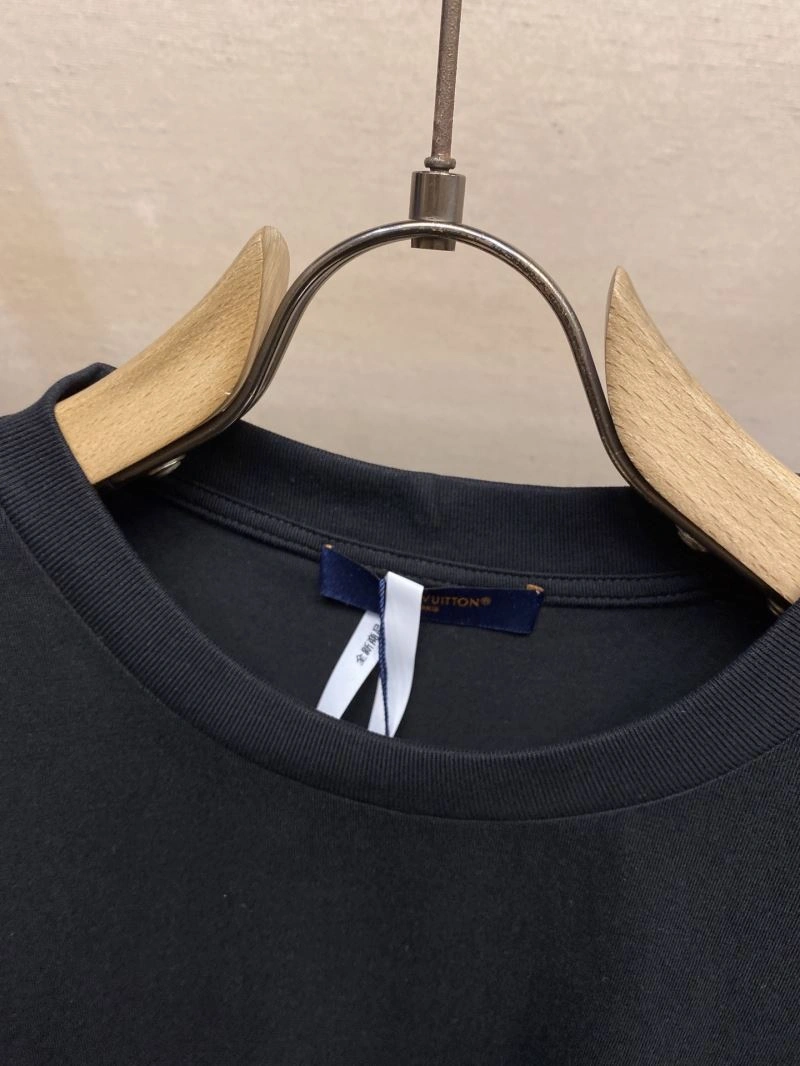 Louis Vuitton T-Shirts Lightweight 133490