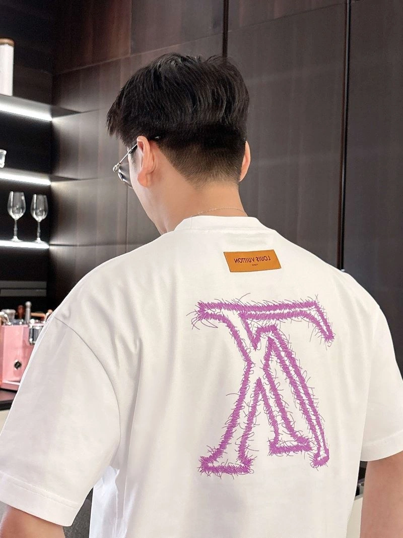 Cozy Louis Vuitton T-Shirts 133470