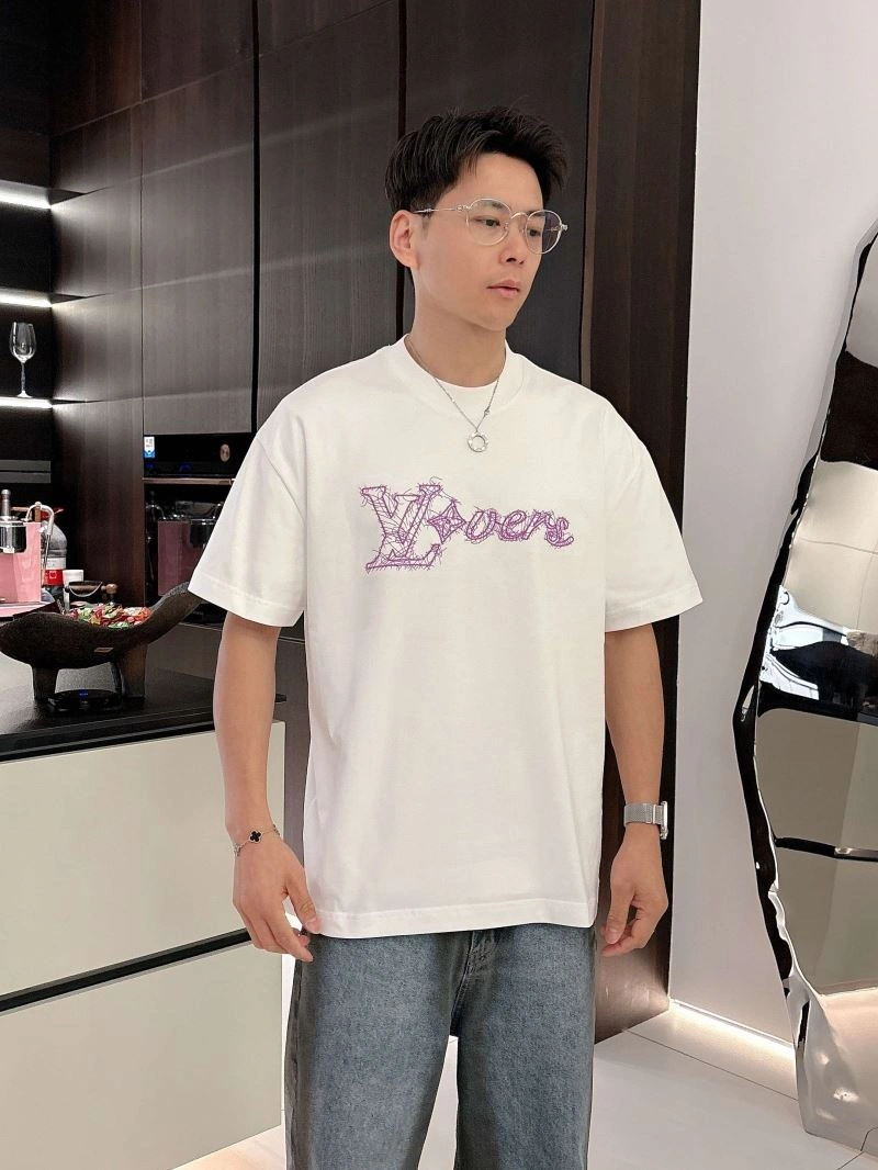 Cozy Louis Vuitton T-Shirts 133470