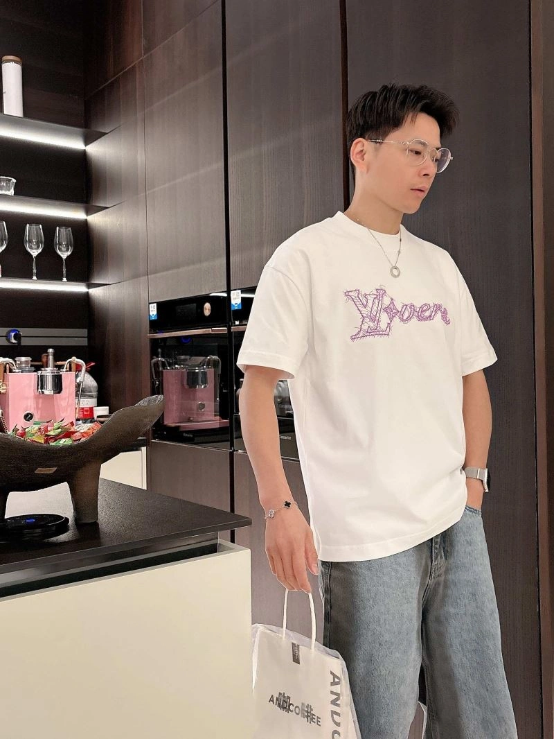 Cozy Louis Vuitton T-Shirts 133470