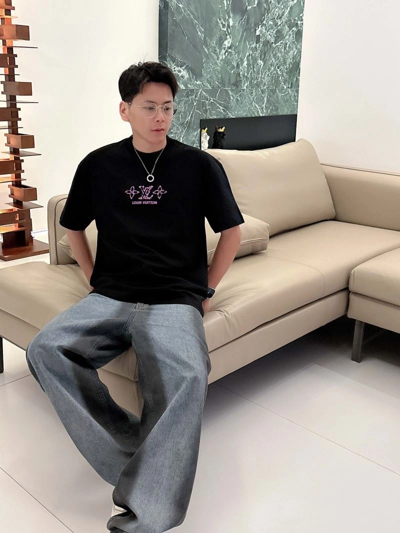 Practical Louis Vuitton T-Shirts 133467