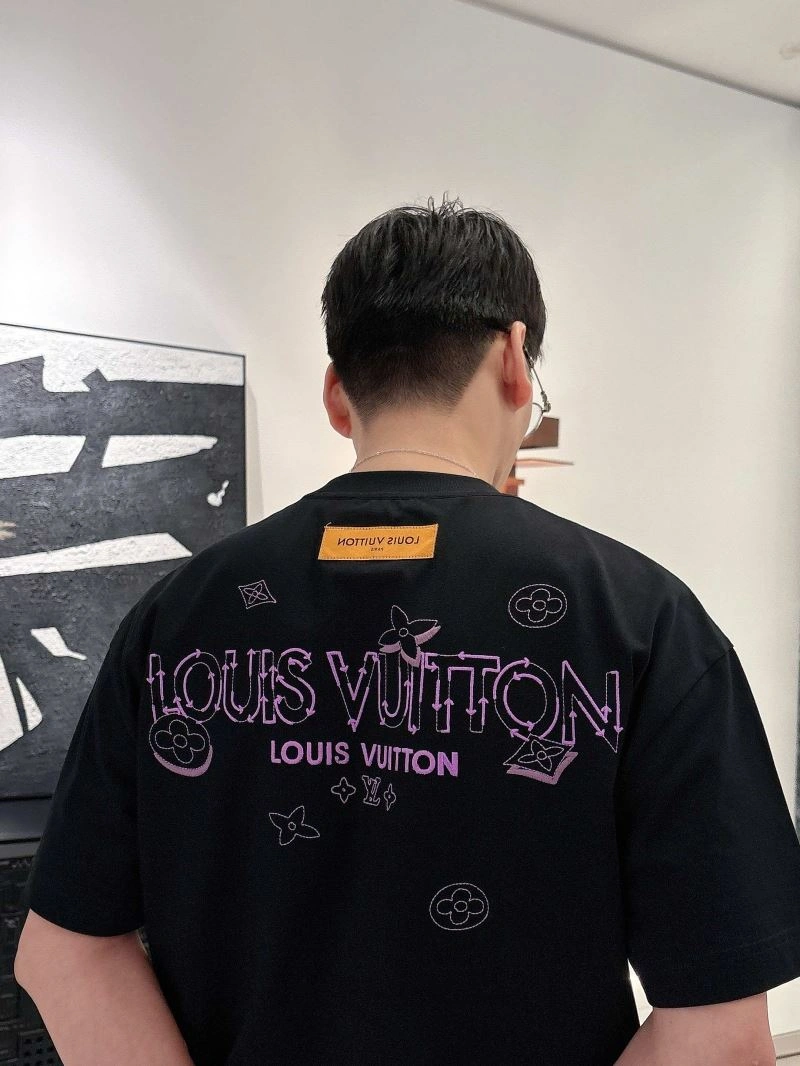 Practical Louis Vuitton T-Shirts 133467