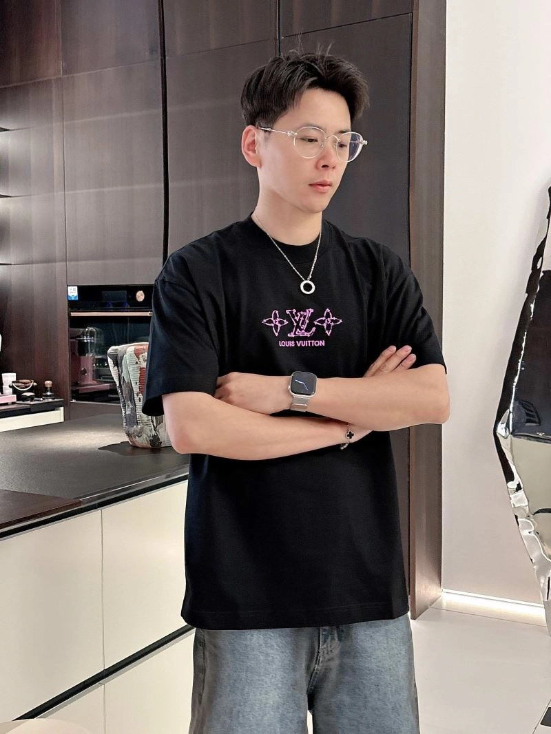 Practical Louis Vuitton T-Shirts 133467
