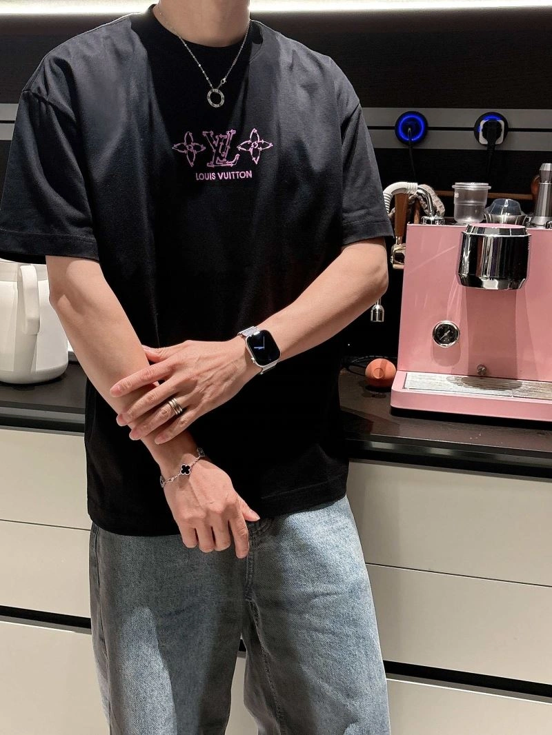 Practical Louis Vuitton T-Shirts 133467