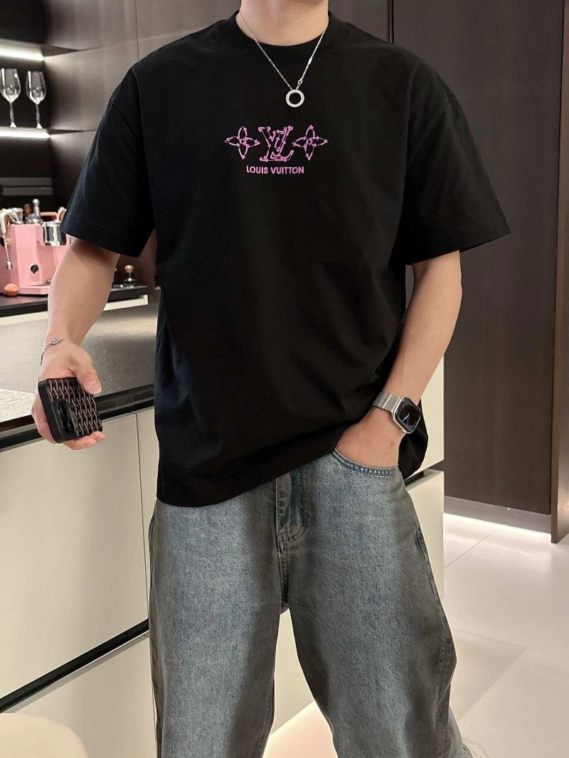 Practical Louis Vuitton T-Shirts 133467
