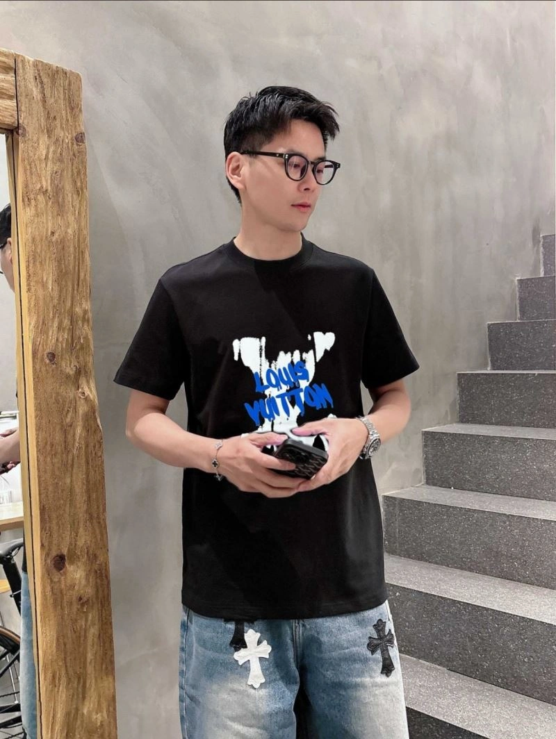 Minimalist Louis Vuitton T-Shirts 133453