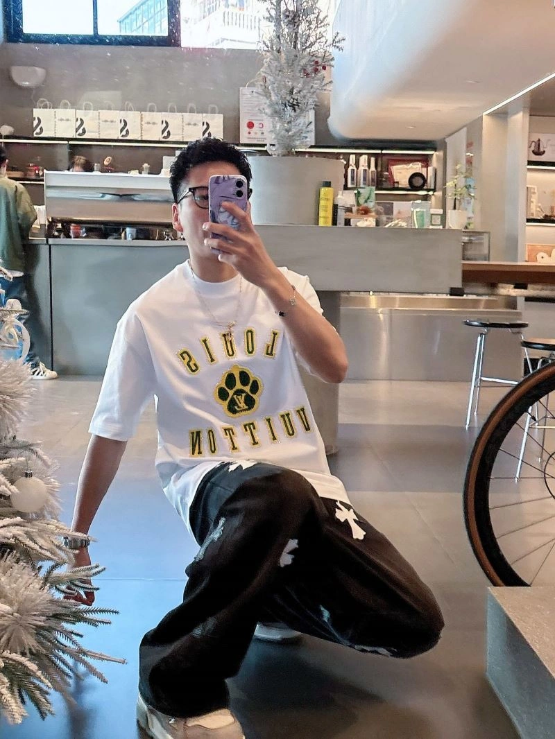 Louis Vuitton T-Shirts Breathable 133457