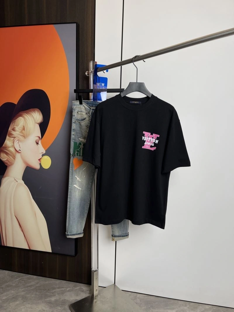 Sustainable Louis Vuitton T-Shirts 133466