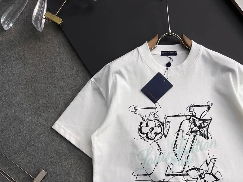 ModernLook Louis Vuitton T-Shirts 133438