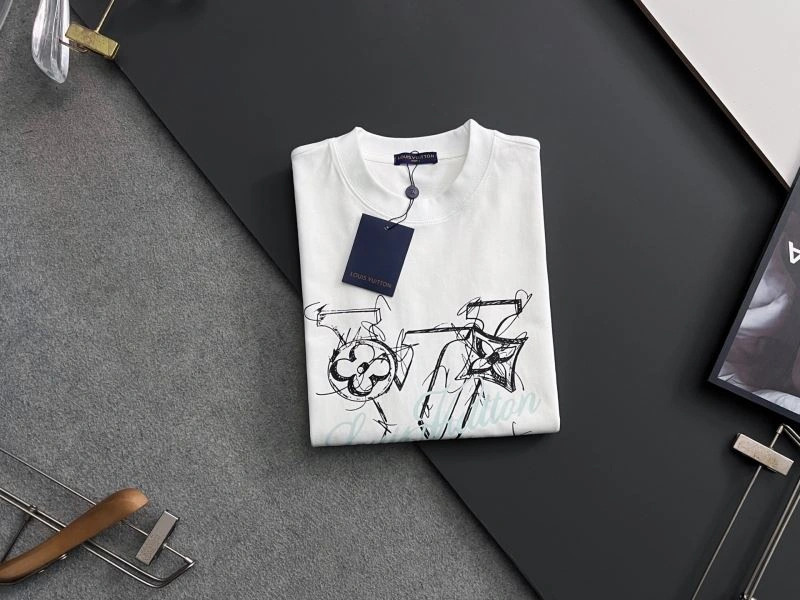 ModernLook Louis Vuitton T-Shirts 133438