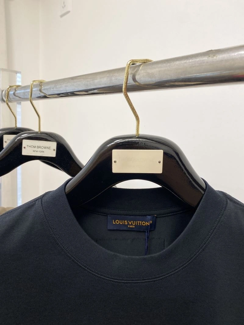 Louis Vuitton T-Shirts Popular 133412