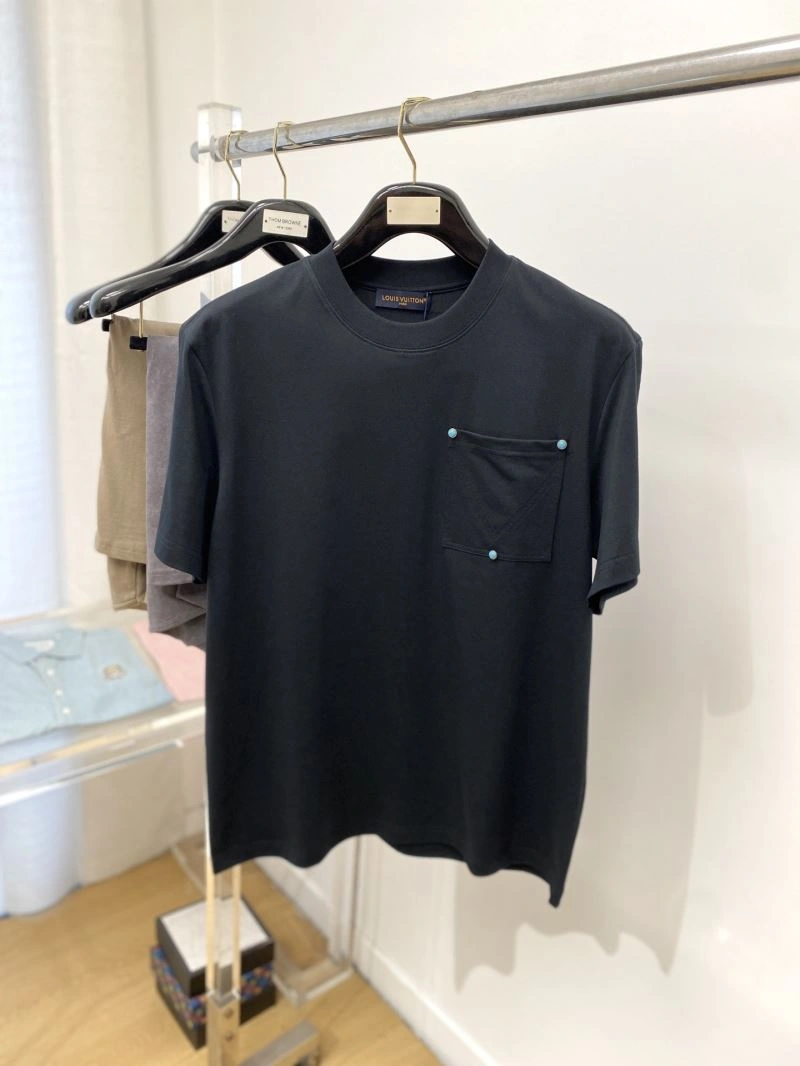 Louis Vuitton T-Shirts FashionForward 133397