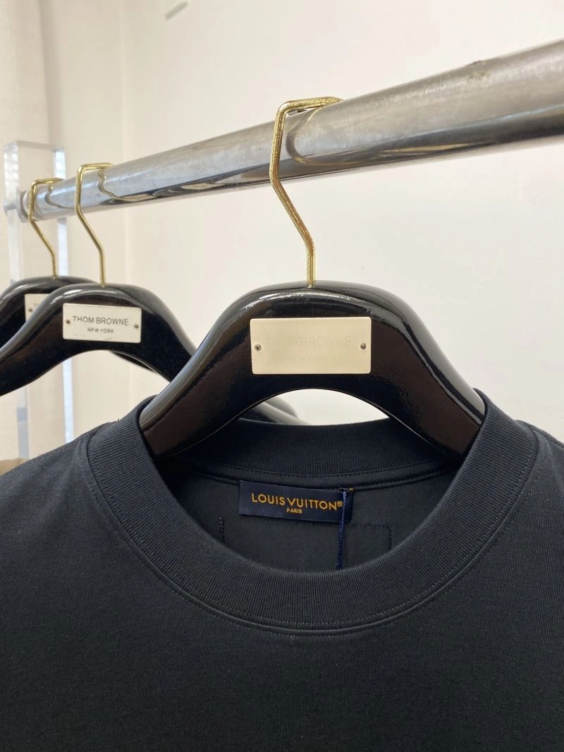 Louis Vuitton T-Shirts FashionForward 133397