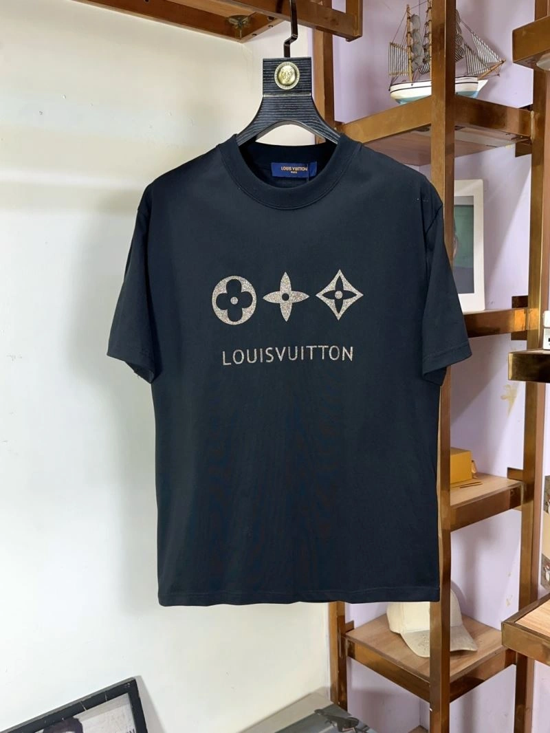 Louis Vuitton T-Shirts AllSeason 133410