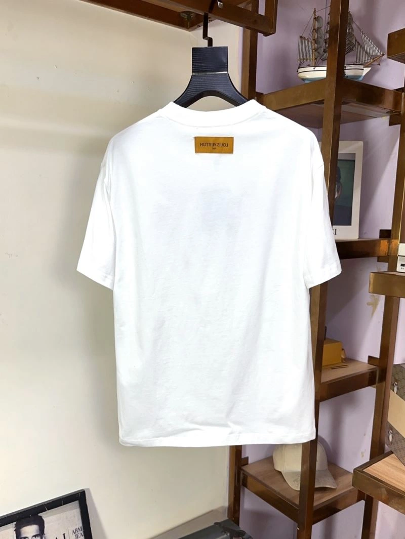 Louis Vuitton T-Shirts AllSeason 133410
