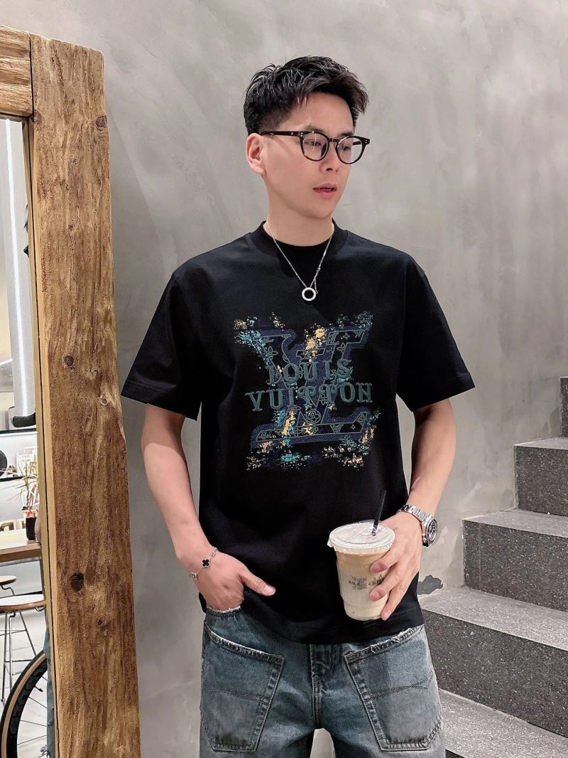 Louis Vuitton T-Shirts Sustainable 133400