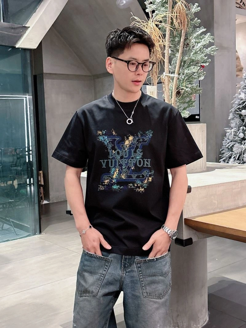 Louis Vuitton T-Shirts Sustainable 133400
