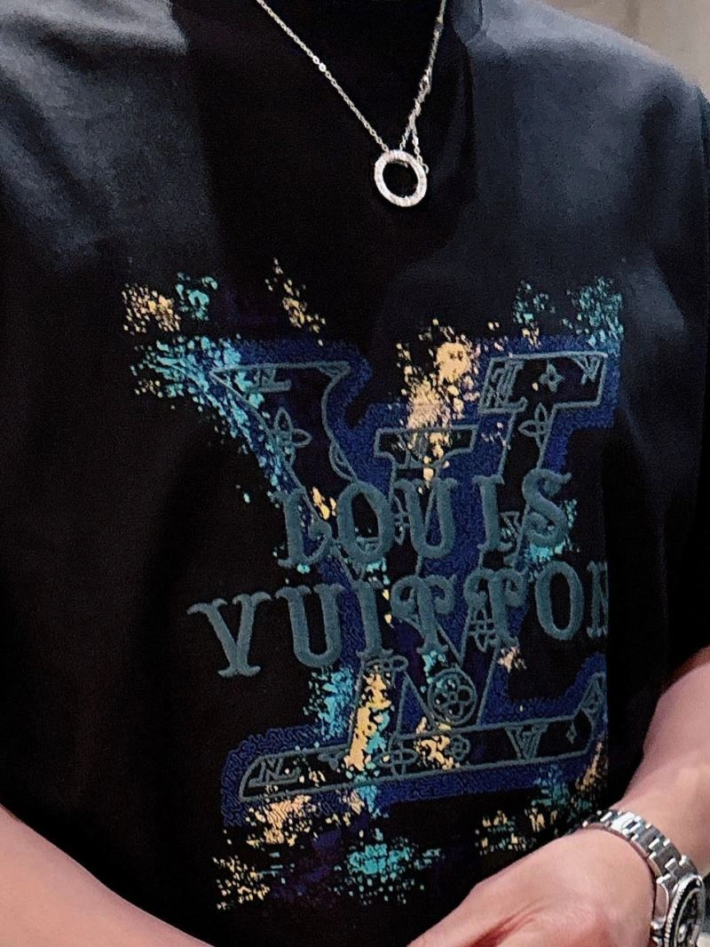 Louis Vuitton T-Shirts Sustainable 133400