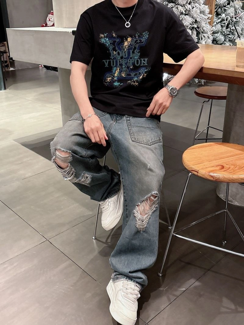 Louis Vuitton T-Shirts Sustainable 133400