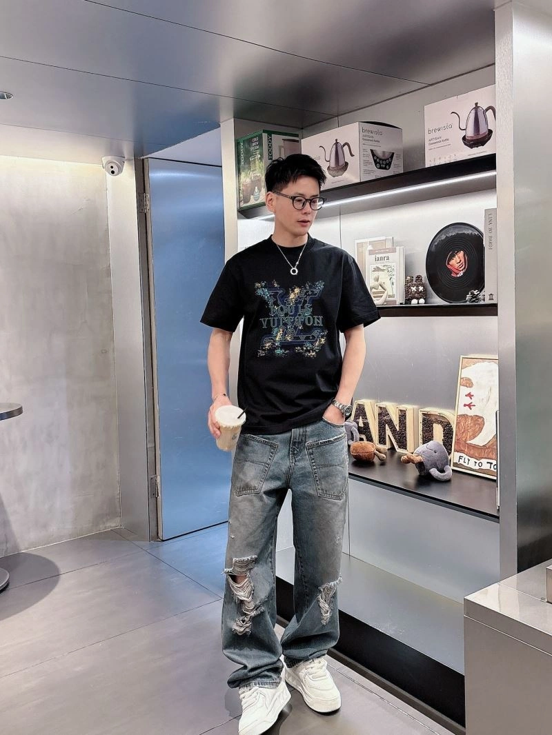 Louis Vuitton T-Shirts Sustainable 133400
