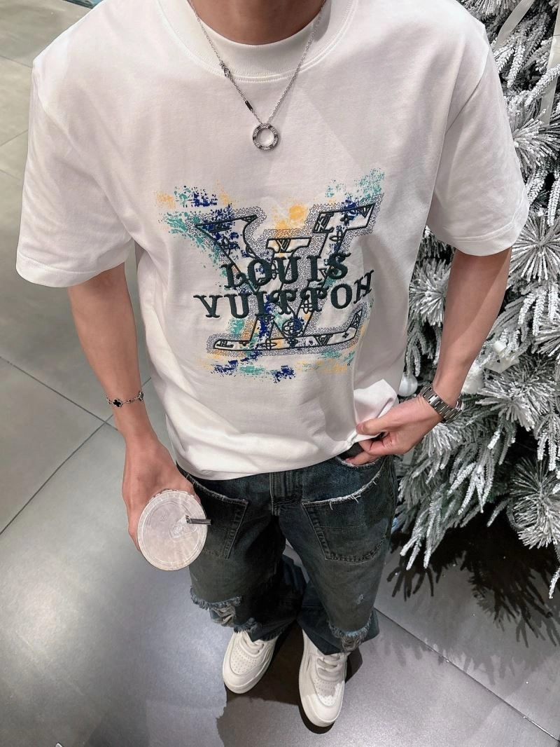 Seasonal Louis Vuitton T-Shirts 133417