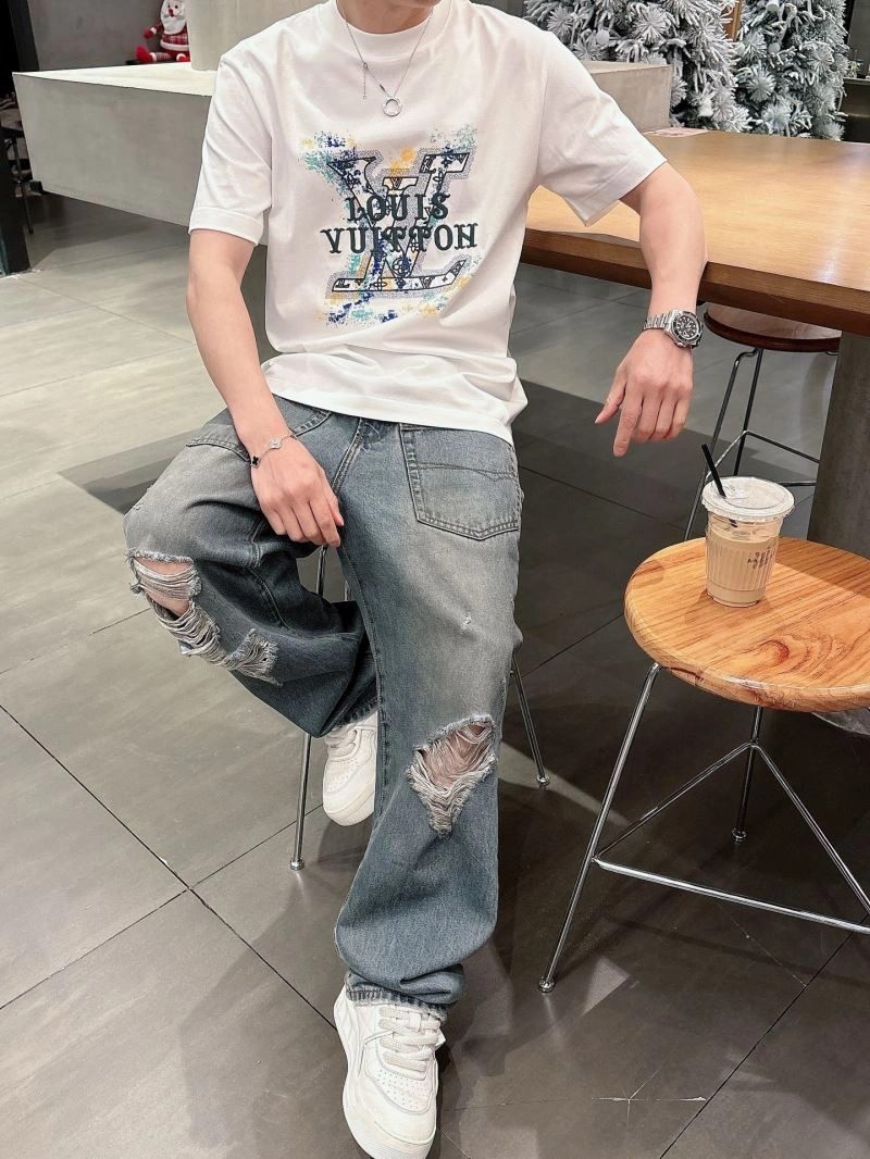 Seasonal Louis Vuitton T-Shirts 133417