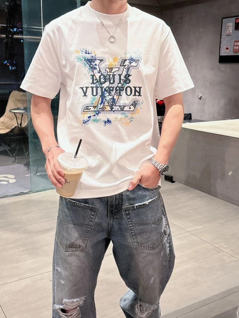 Seasonal Louis Vuitton T-Shirts 133417
