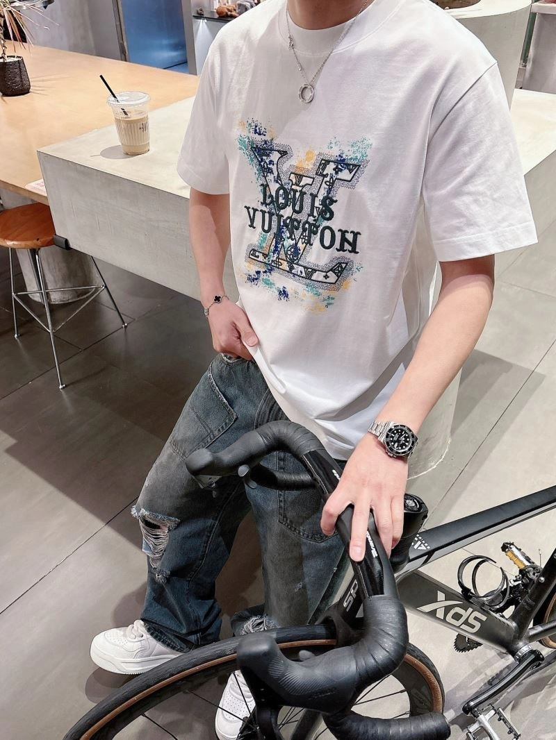 Seasonal Louis Vuitton T-Shirts 133417