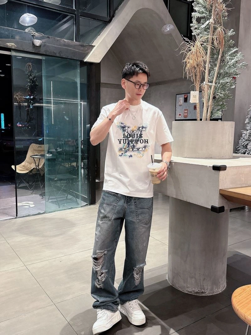 Seasonal Louis Vuitton T-Shirts 133417