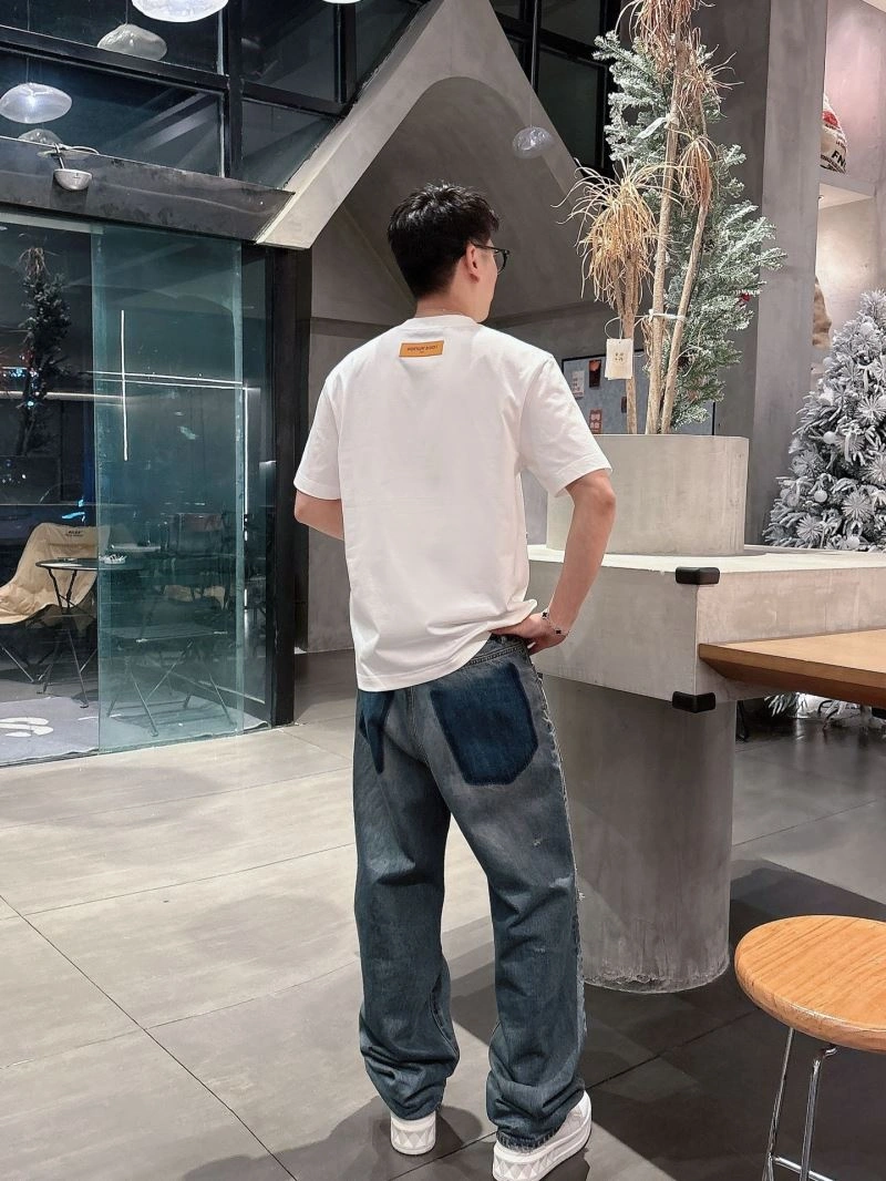 Seasonal Louis Vuitton T-Shirts 133417