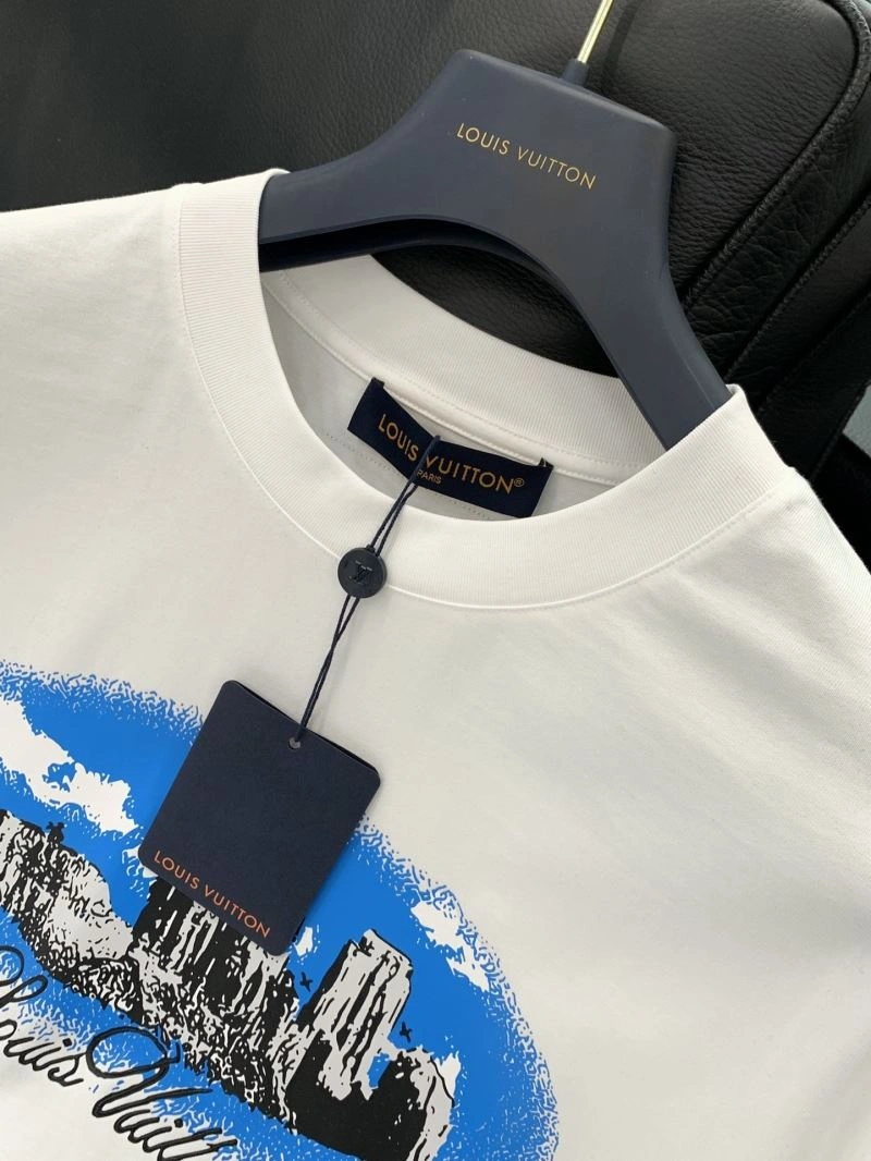 Louis Vuitton T-Shirts WrinkleFree 133413