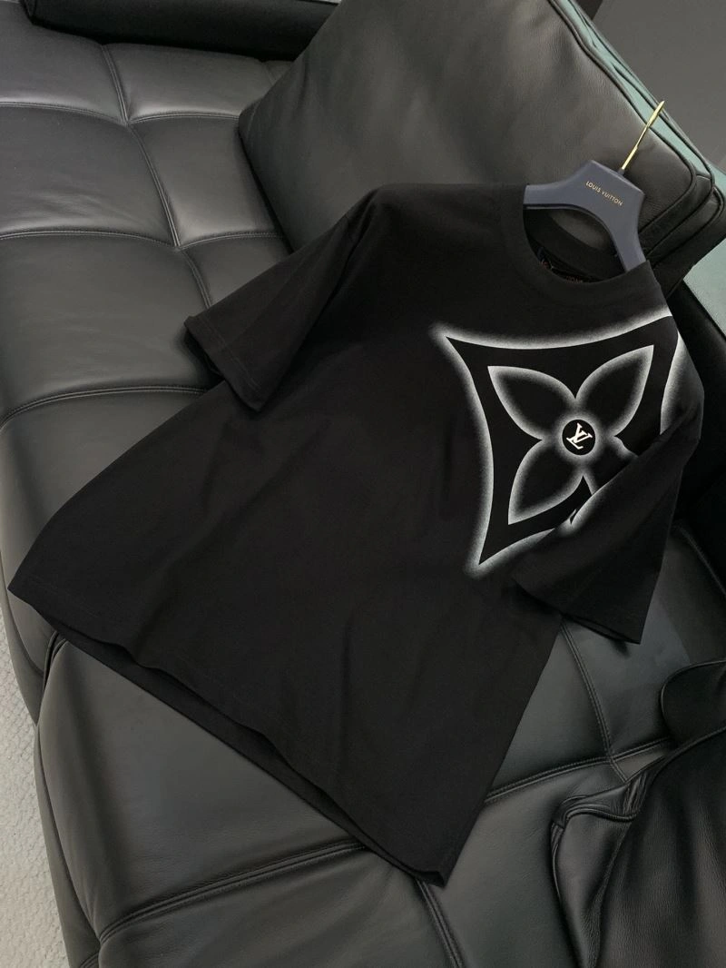 WellDesigned Louis Vuitton T-Shirts 133403