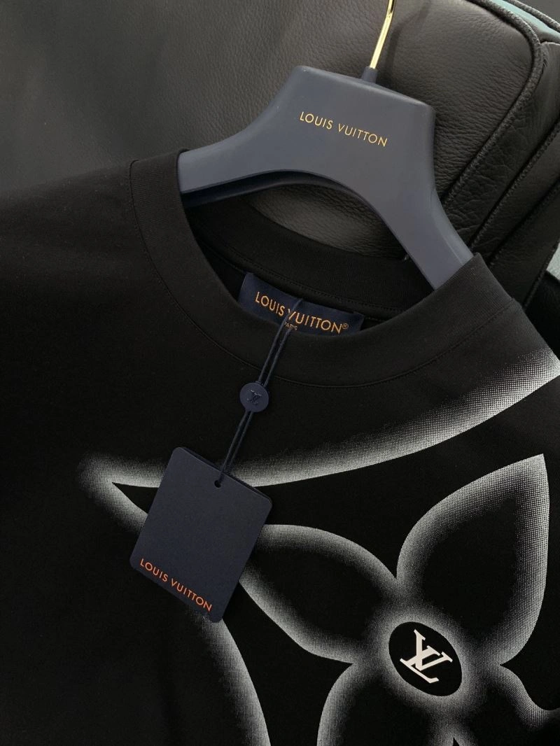 WellDesigned Louis Vuitton T-Shirts 133403