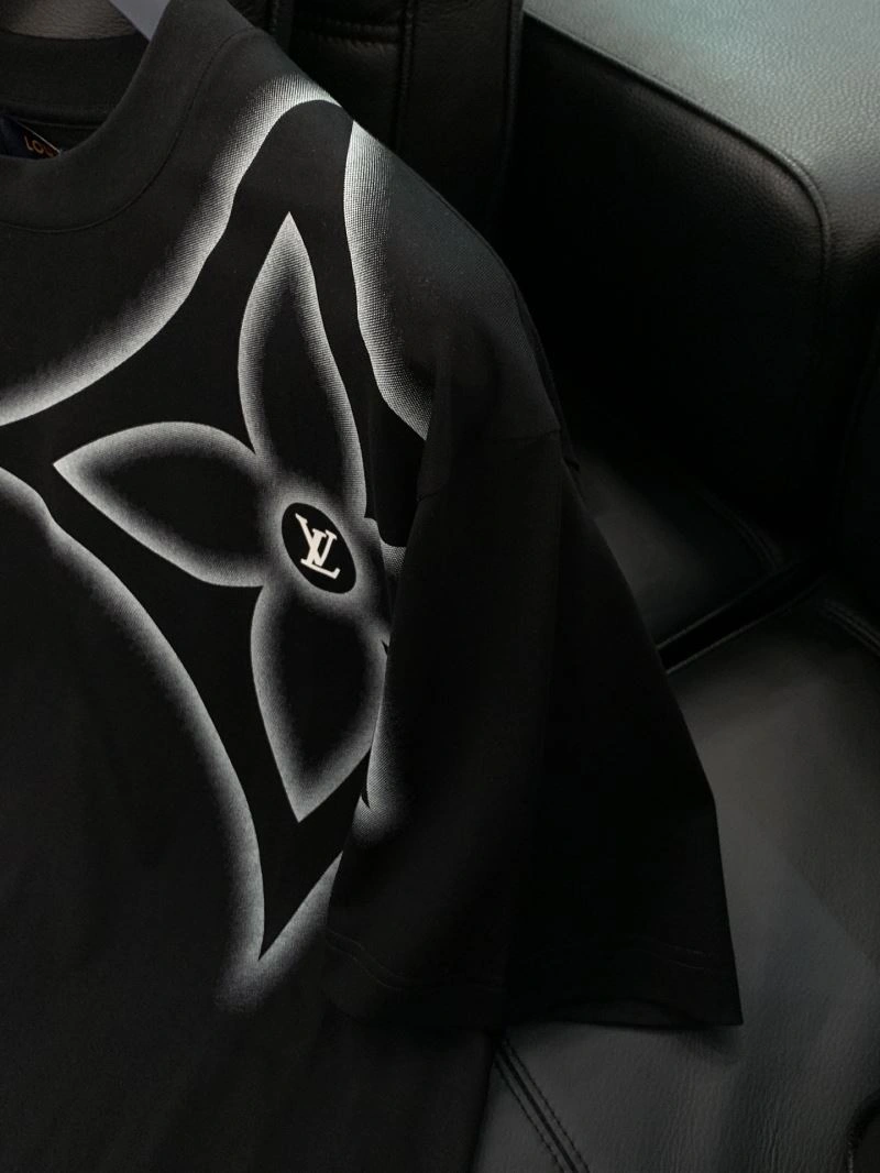 WellDesigned Louis Vuitton T-Shirts 133403