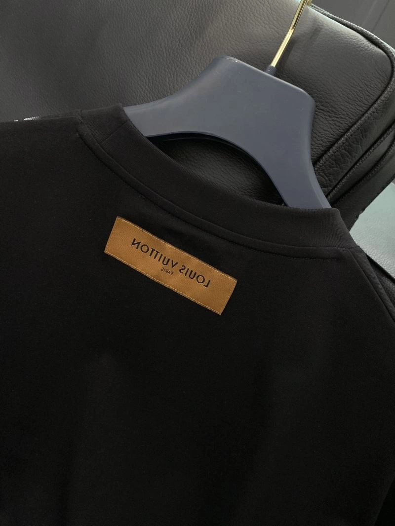 WellDesigned Louis Vuitton T-Shirts 133403