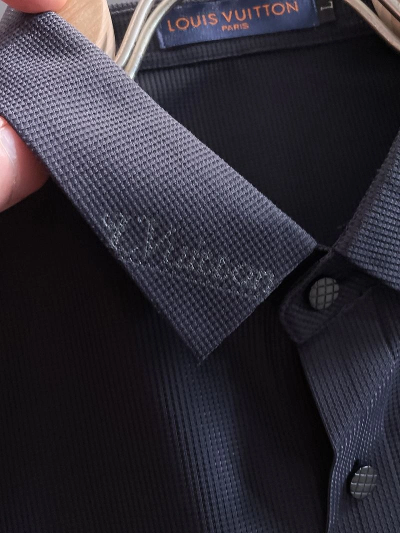 Tailored Louis Vuitton T-Shirts 133408