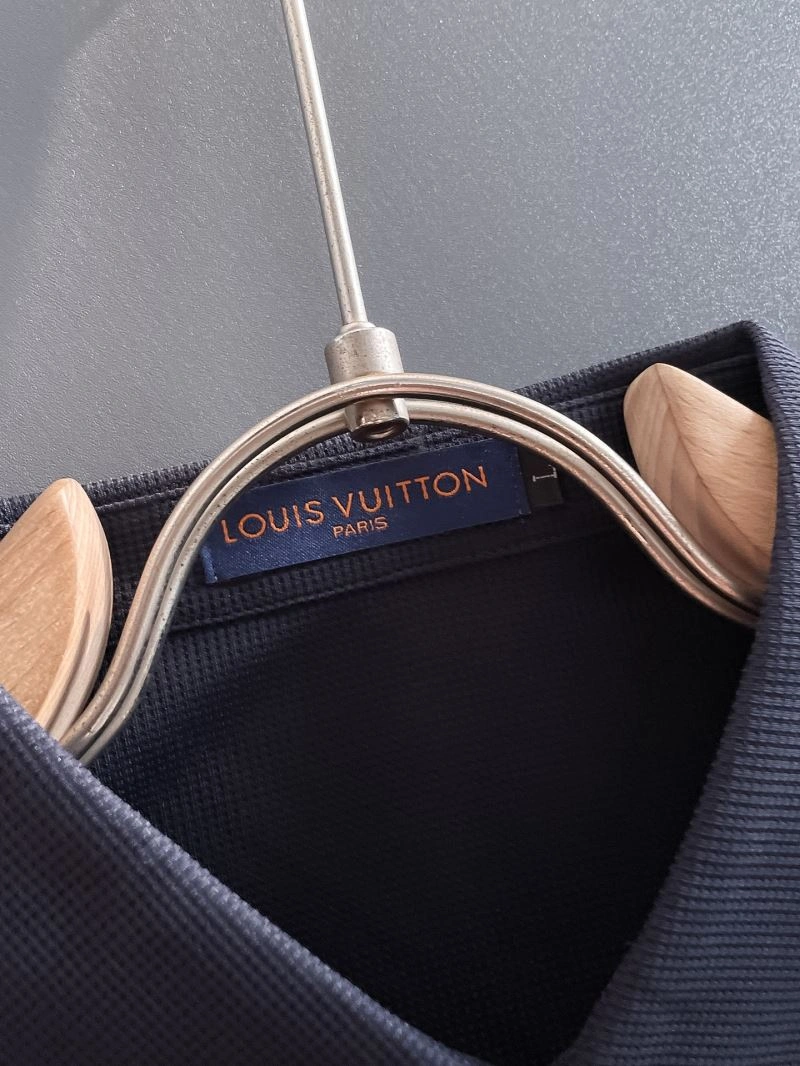Tailored Louis Vuitton T-Shirts 133408