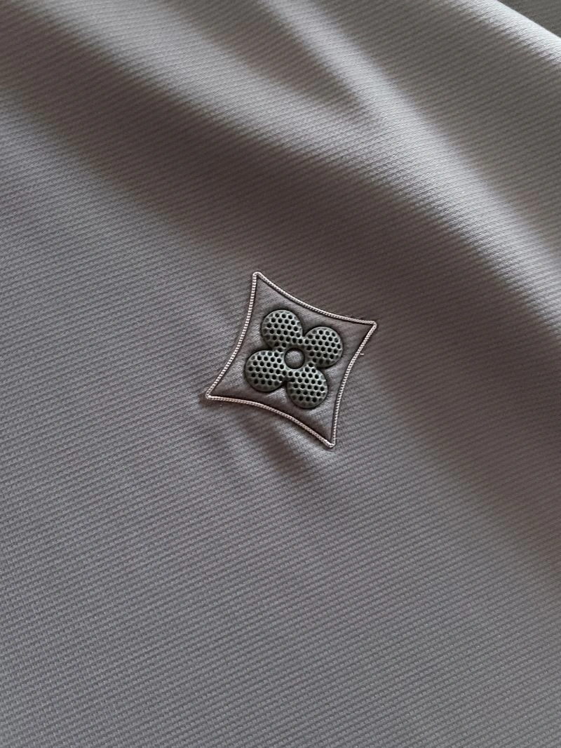 Louis Vuitton T-Shirts Resilient 133394