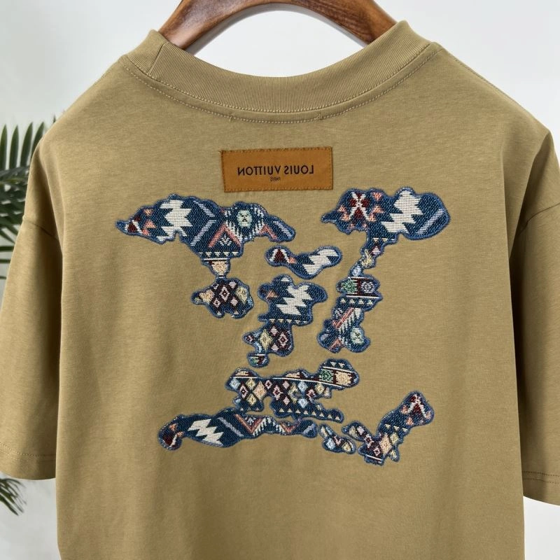 Louis Vuitton T-Shirts Sleek 133393